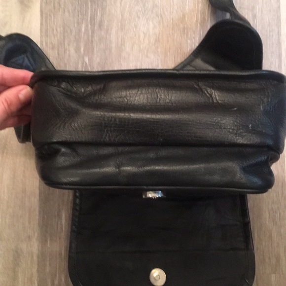 Handmade leather geometric crossbody bag - Picture 9 of 12